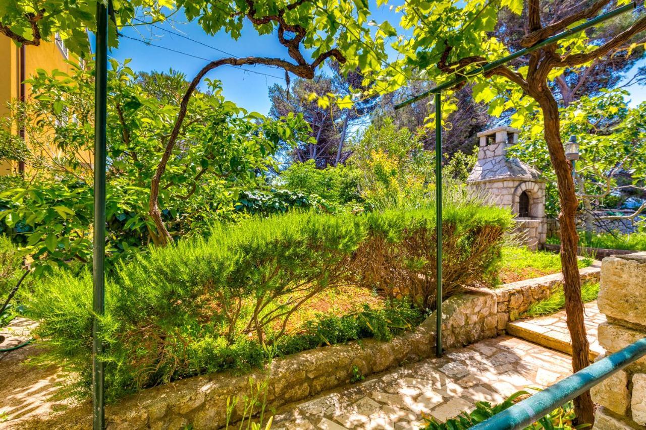 Apartments Margarita Mali Losinj Bagian luar foto